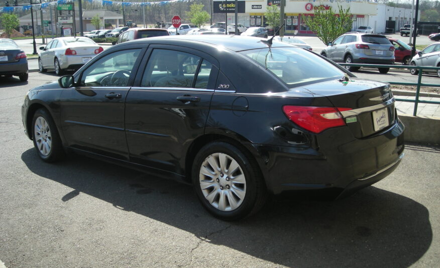 2013 Chrysler 200 LX
